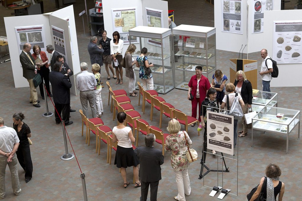 24.07.2012 bis 17.08.2012: 1. Wanderausstellung in der Sparkasse Würzburg