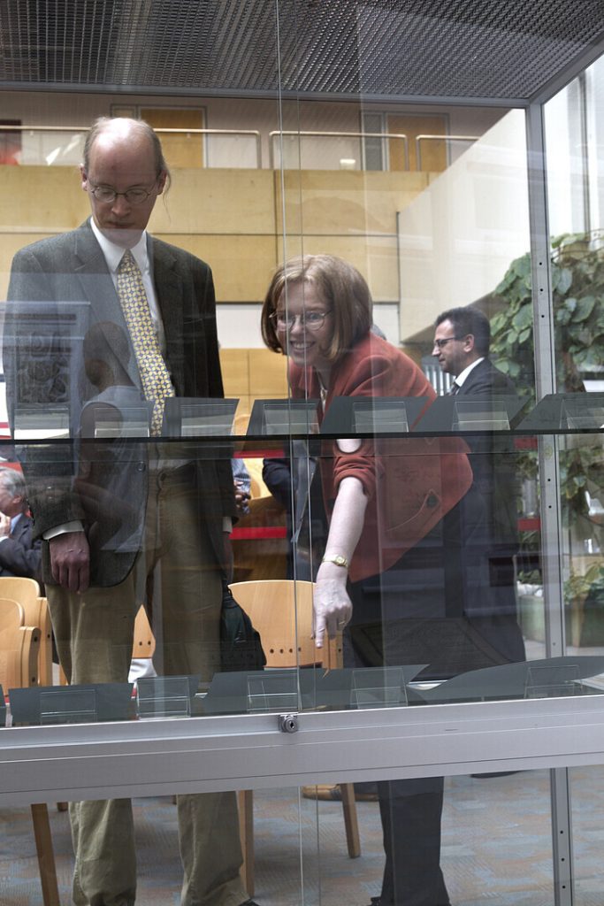 24.07.2012 bis 17.08.2012: 1. Wanderausstellung in der Sparkasse Würzburg