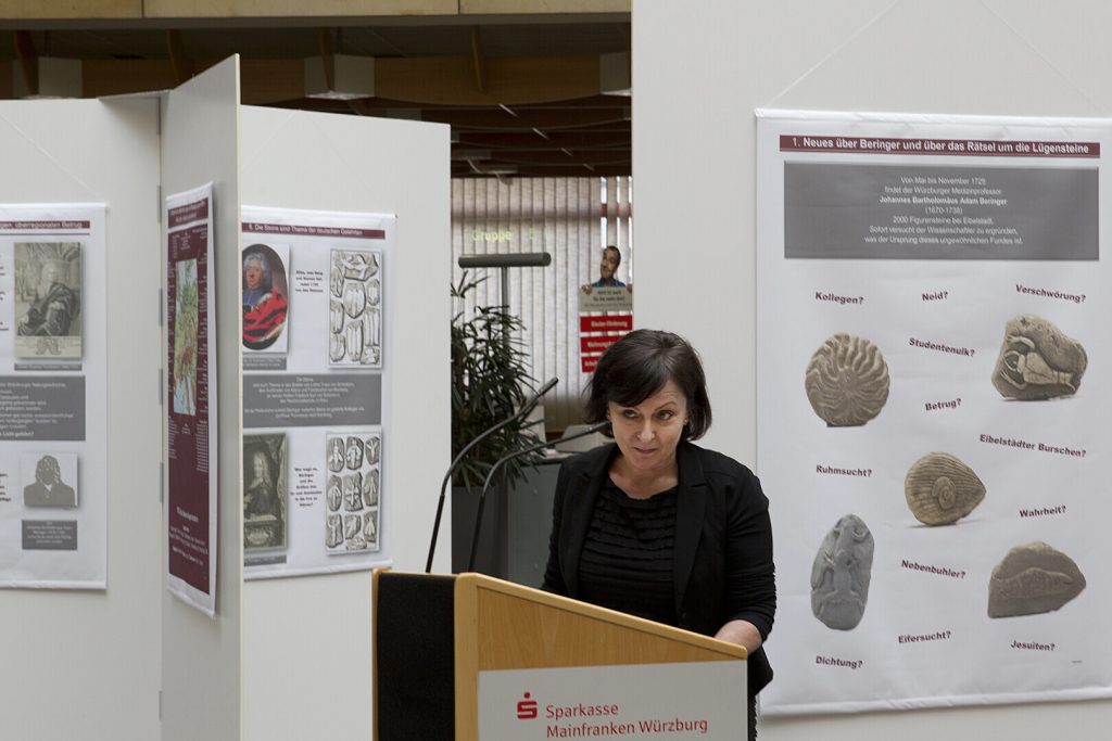 24.07.2012 bis 17.08.2012: 1. Wanderausstellung in der Sparkasse Würzburg