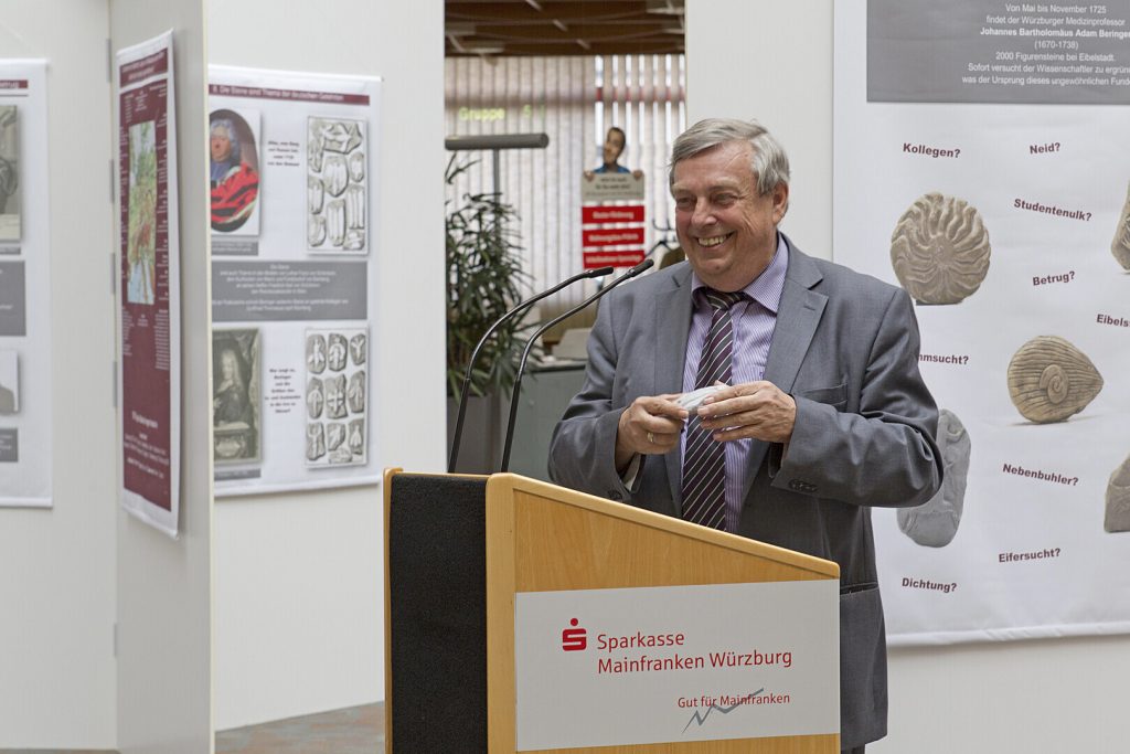 24.07.2012 bis 17.08.2012: 1. Wanderausstellung in der Sparkasse Würzburg
