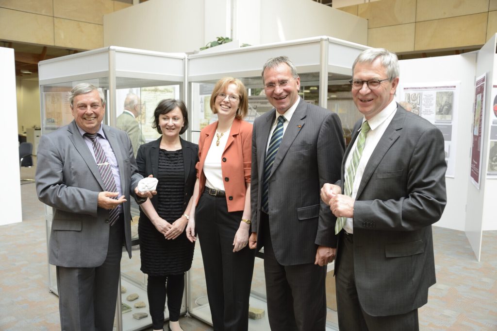 24.07.2012 bis 17.08.2012: 1. Wanderausstellung in der Sparkasse Würzburg