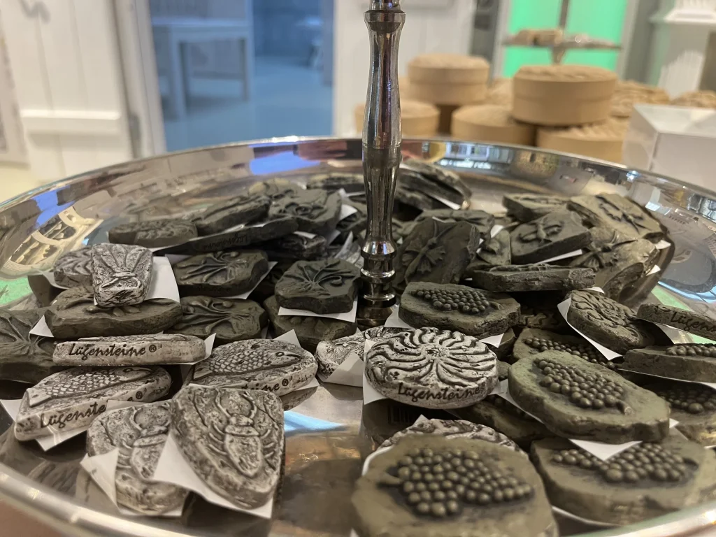 Magnete in Lügensteine-Form im Shop des Lügensteinmuseum