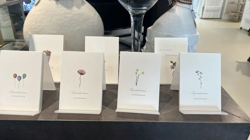 Glückwunschkarten im Shop des Lügensteinmuseum